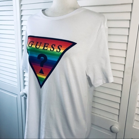 2/$25 GUESS Pure White Short Sleeve Shirt Size Medium - Picture 2 of 9